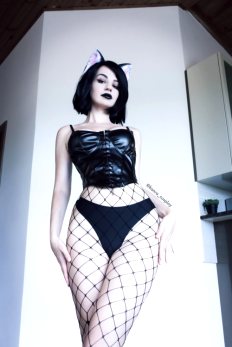 GoThicc Cat Gf 🖤by Kanra_cosplay [self]