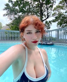I Wondered If My Pool Selfie Would Be Appreciated Here… It’s A Good Chance To Show Off My Natural Hair :-)
