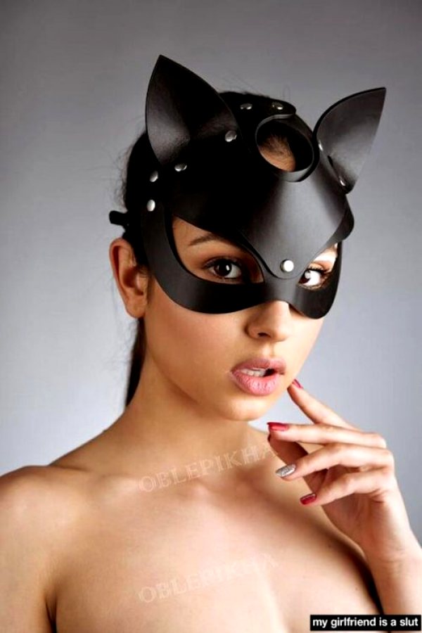 cute-grrrl-in-her-cat-woman-fetish-mask_001