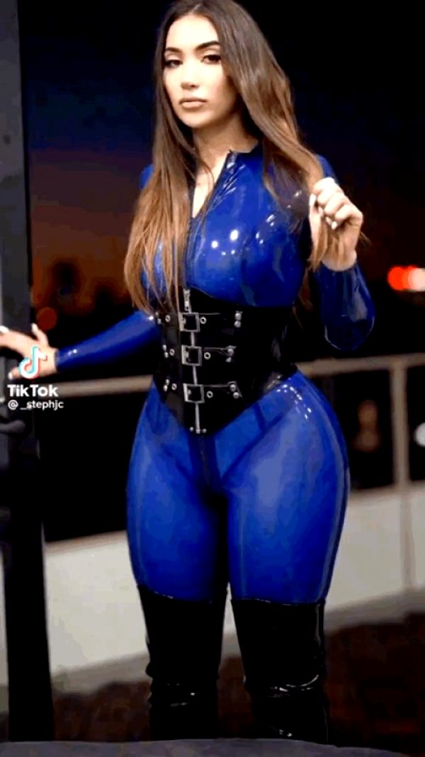 stephjc-the-hottest-girl-in-latex_001